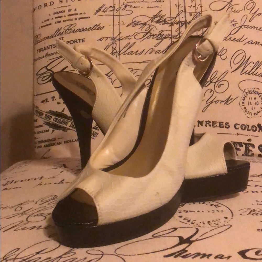 Shoes - Picture 2 of 8